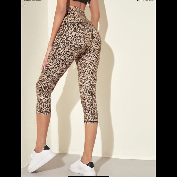 WIDE WAISTBAND LEOPARD 🐆 PRINT LEGGINGS - Picture 2 of 7